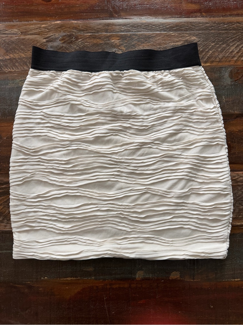Charlotte Russe Women’s Junior XL Beige Wavy Textured Mini Skirt | SKU 0167